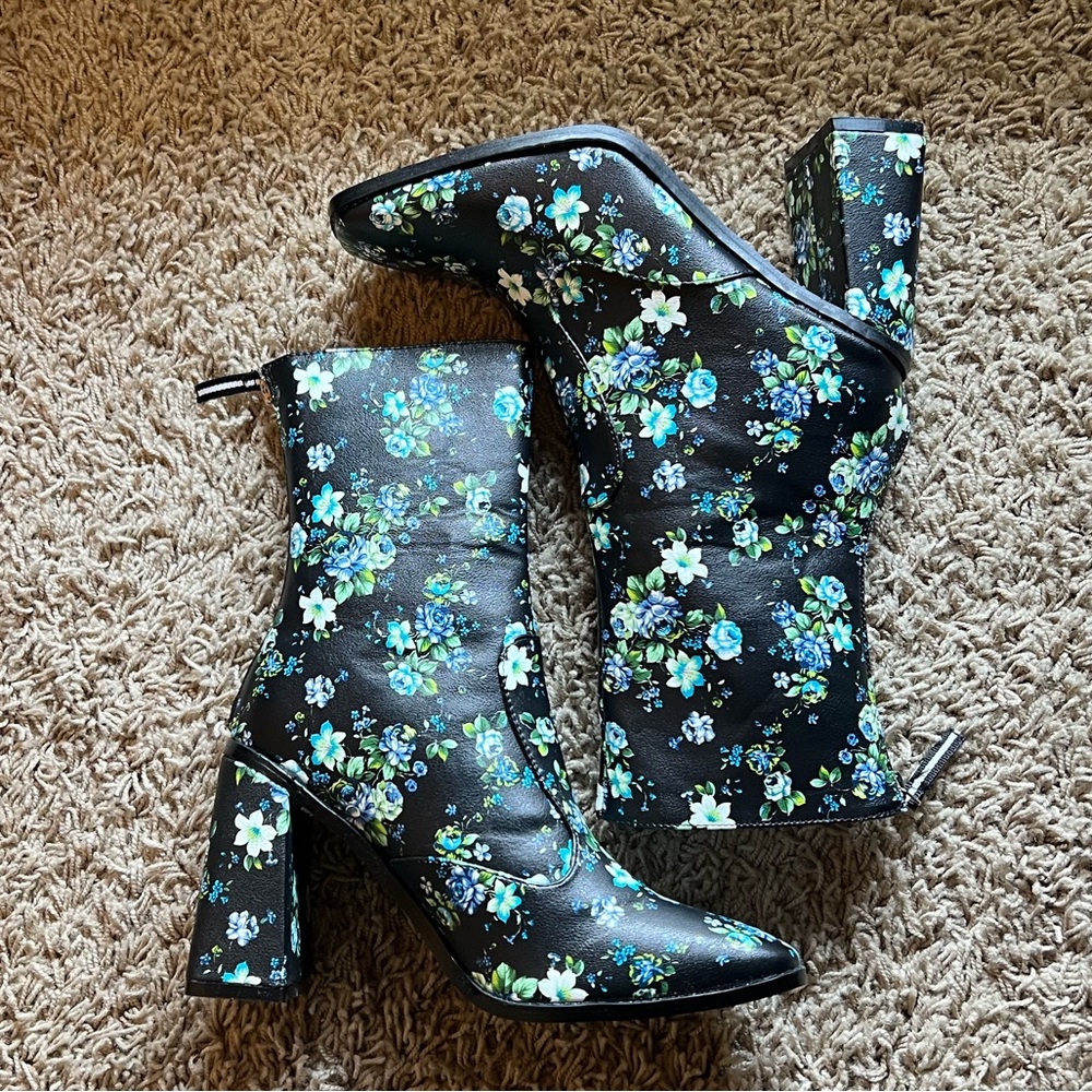 Koi Footwear Adorable Booties, Never Worn!